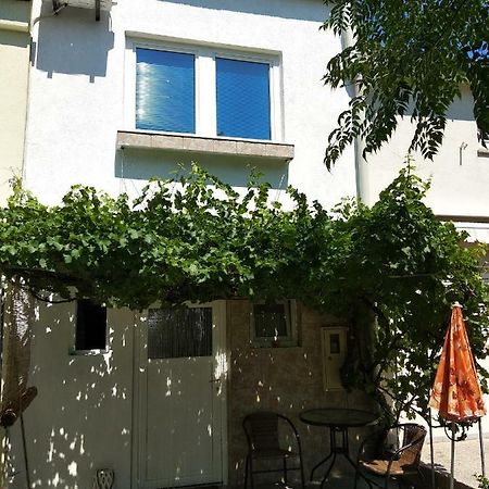 Вилла Kuca Za Odmor Matko House Matko Паг Экстерьер фото