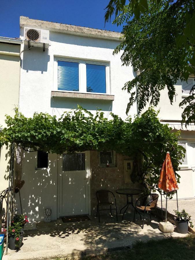Вилла Kuca Za Odmor Matko House Matko Паг Экстерьер фото